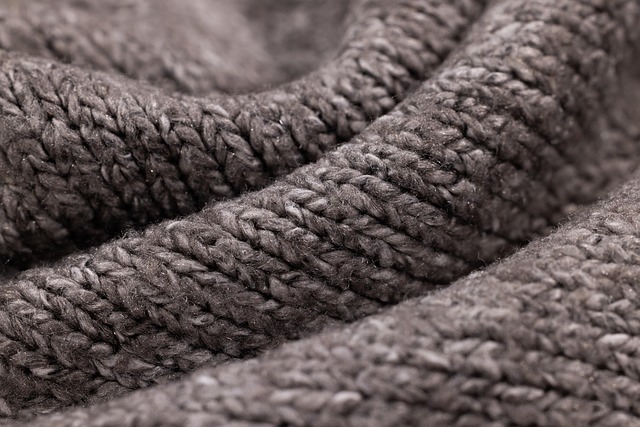 cozy knitting workshop table wool yarn